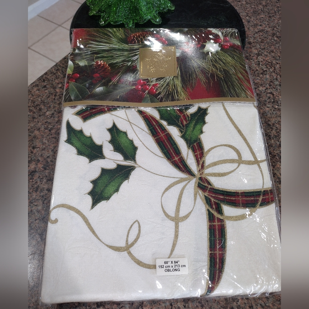 NWT Lenox Holiday Nouveau Ribbon Tablecloth